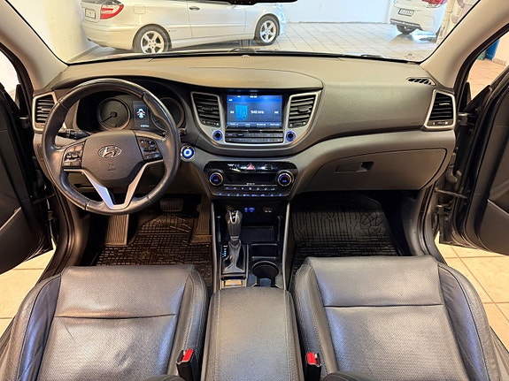 Hyundai Tucson 13 of 16
