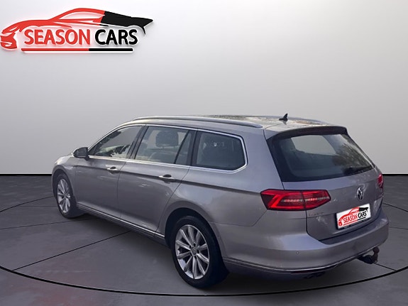 Volkswagen Passat 2 of 16