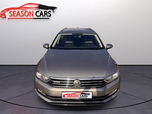 Volkswagen Passat 8 of 16