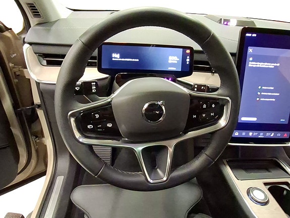 Volvo EX90 10 of 15
