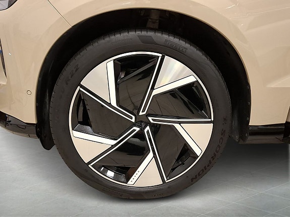 Volvo EX90 9 of 15