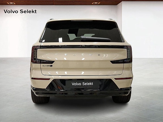 Volvo EX90 7 of 15
