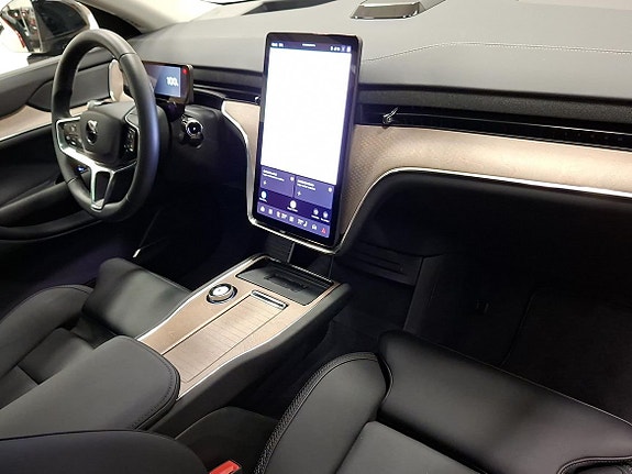Volvo EX90 4 of 15