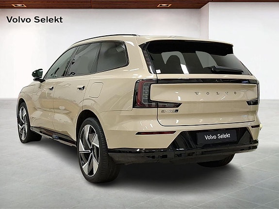 Volvo EX90 2 of 15