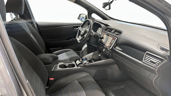 Nissan Leaf 3 of 12