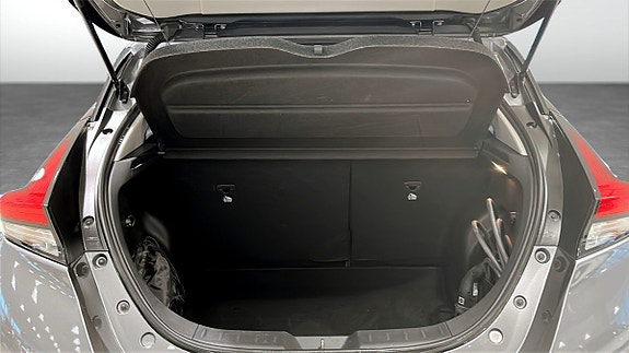 Nissan Leaf 10 of 12