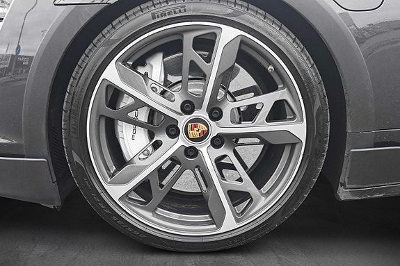 Porsche Taycan 4S 12 of 26