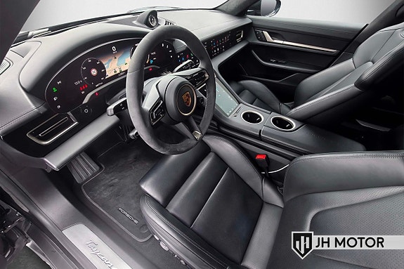 Porsche Taycan 4S 14 of 26