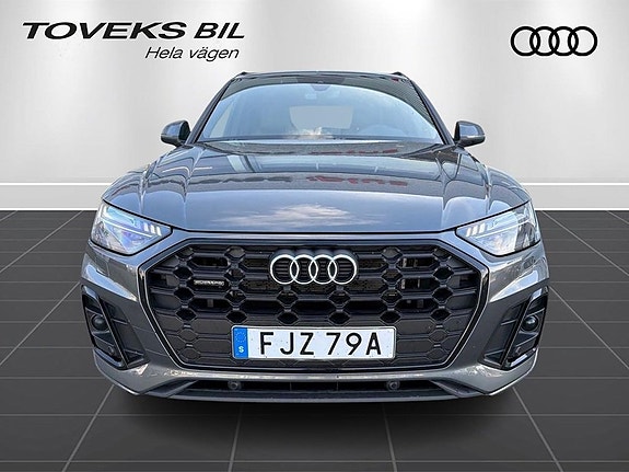 Audi Q5 2 of 22