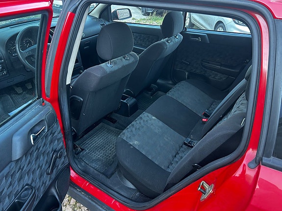 Opel Astra 10 of 21