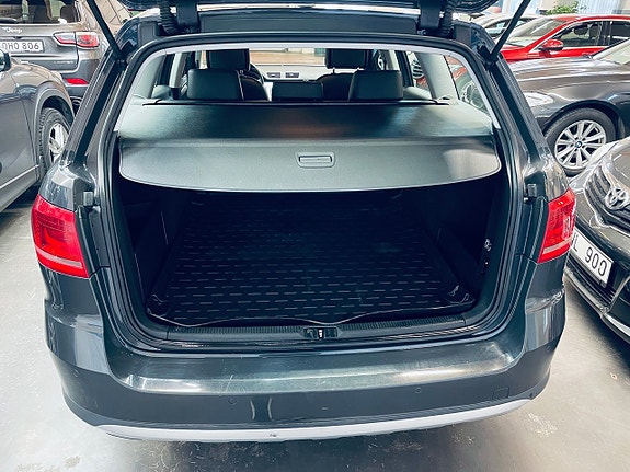Volkswagen Passat Alltrack 21 of 23