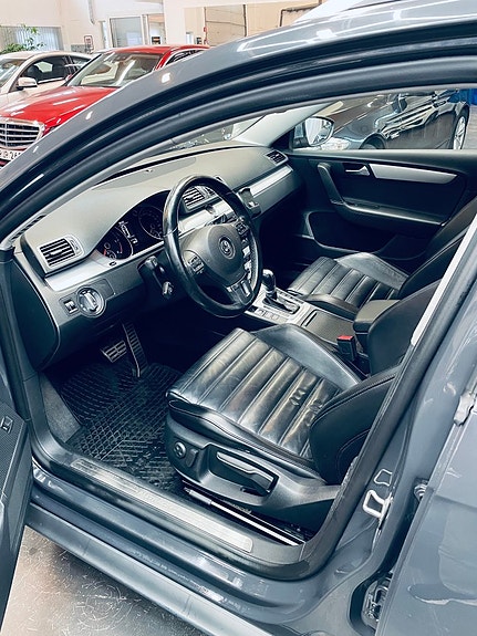 Volkswagen Passat Alltrack 13 of 23