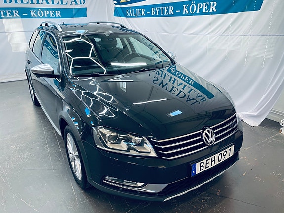 Volkswagen Passat Alltrack 2 of 23