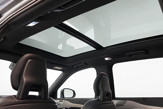 Volvo XC90 10 of 23