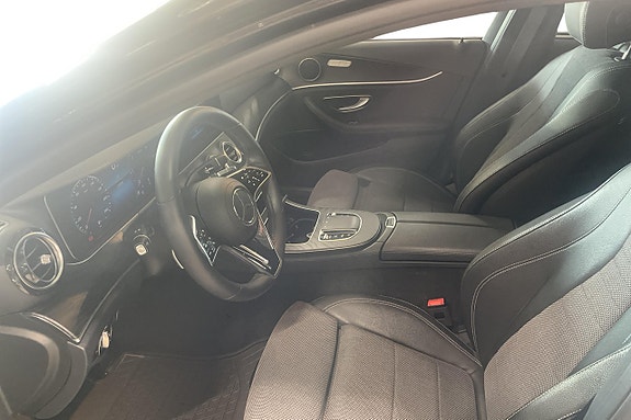 Mercedes-Benz E220 11 of 16