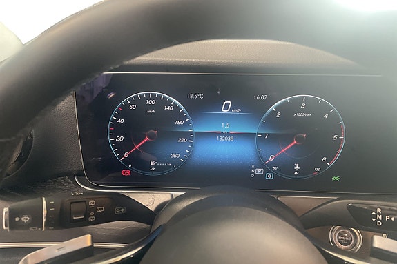 Mercedes-Benz E220 7 of 16