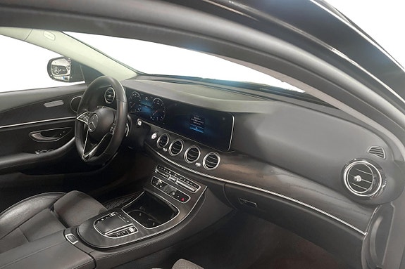 Mercedes-Benz E220 9 of 16