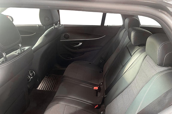 Mercedes-Benz E220 10 of 16