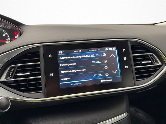 Peugeot 308 SW 17 of 30