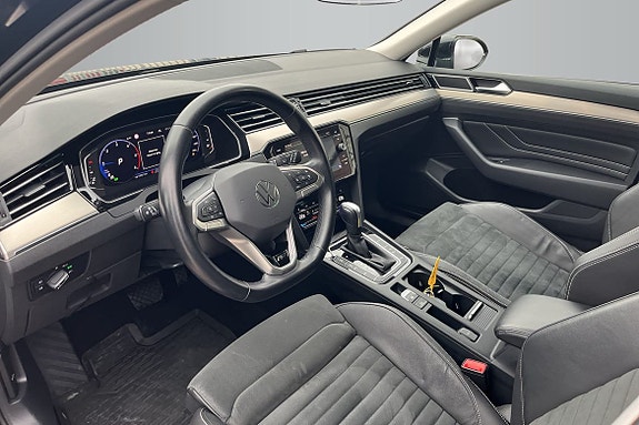 Volkswagen Passat 10 of 18