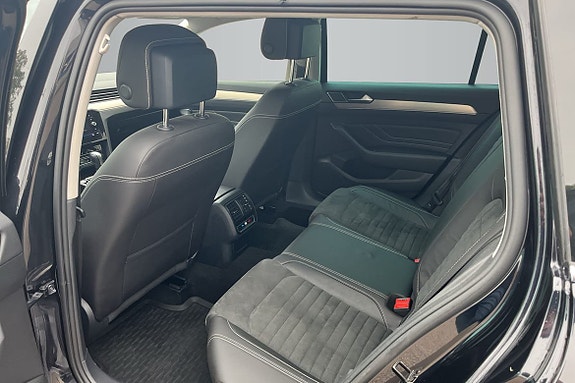 Volkswagen Passat 11 of 18