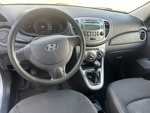 Hyundai i10 7 of 9
