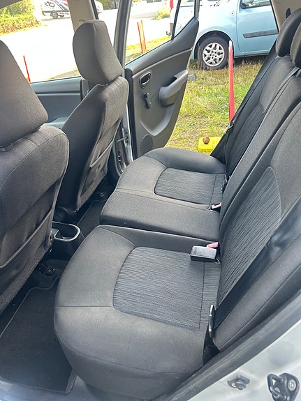 Hyundai i10 8 of 9