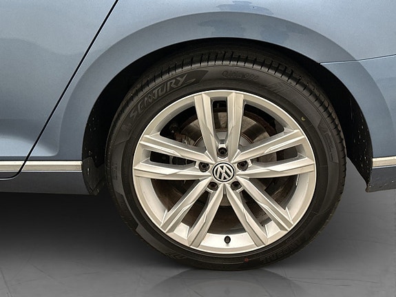 Volkswagen Passat 29 of 30