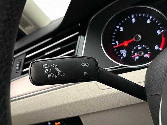 Volkswagen Passat 16 of 30