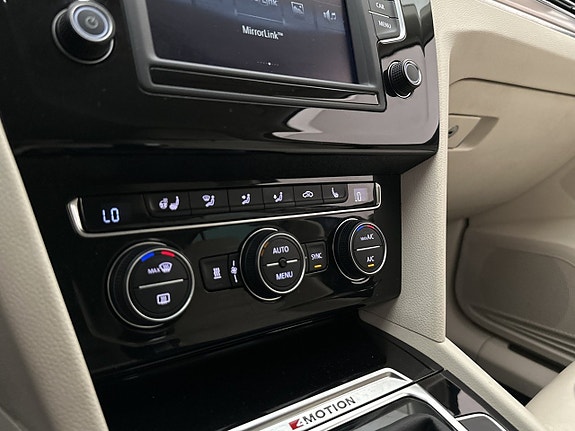 Volkswagen Passat 23 of 30