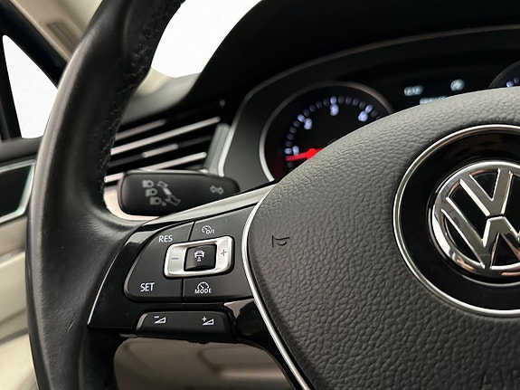 Volkswagen Passat 17 of 30