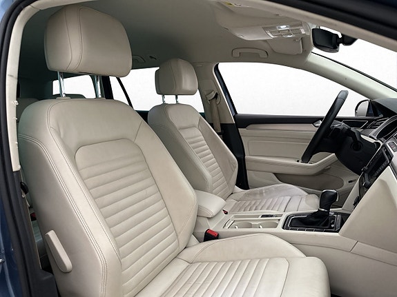 Volkswagen Passat 24 of 30