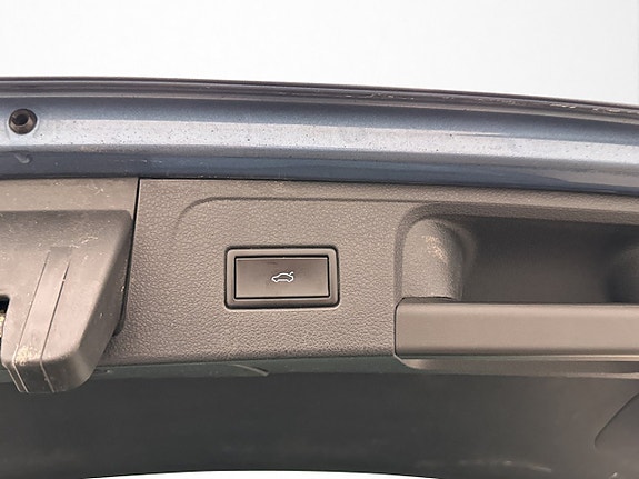 Volkswagen Passat 12 of 30