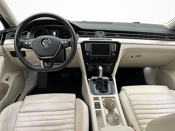 Volkswagen Passat 15 of 30
