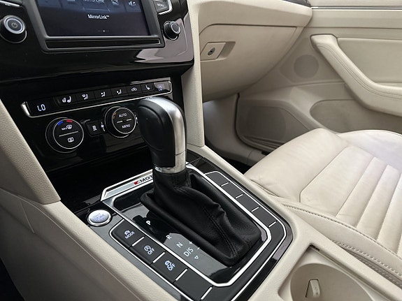 Volkswagen Passat 22 of 30