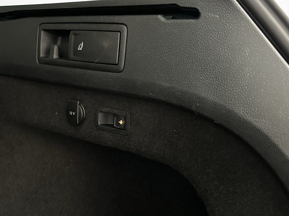 Volkswagen Passat 10 of 30