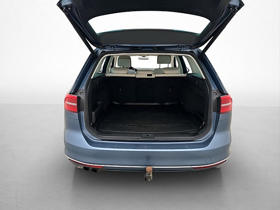 Volkswagen Passat 9 of 30
