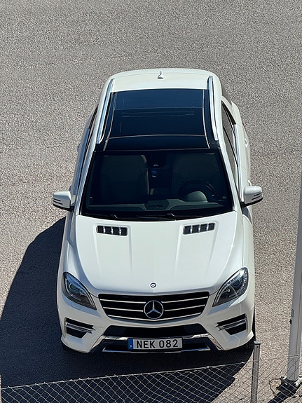 Mercedes-Benz ML350 5 of 23