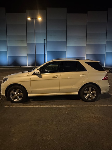 Mercedes-Benz ML350 15 of 23
