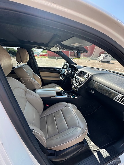 Mercedes-Benz ML350 11 of 23