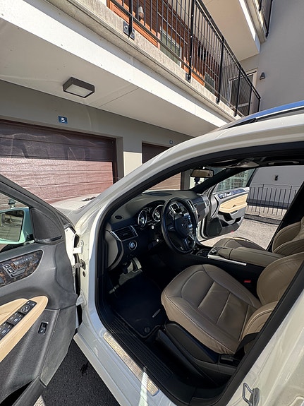 Mercedes-Benz ML350 9 of 23