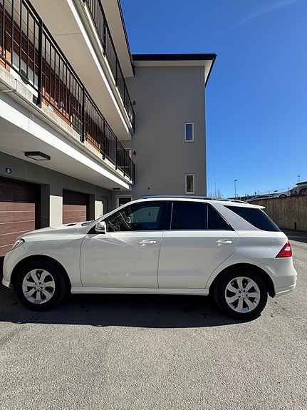 Mercedes-Benz ML350 13 of 23