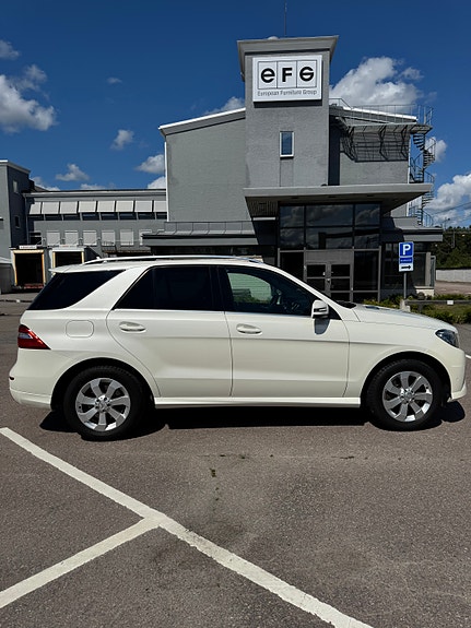 Mercedes-Benz ML350 6 of 23