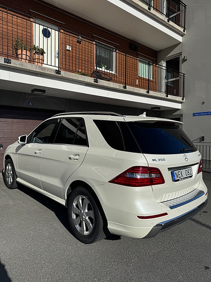 Mercedes-Benz ML350 3 of 23