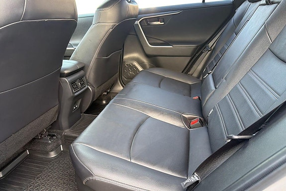 Toyota RAV4 13 of 21