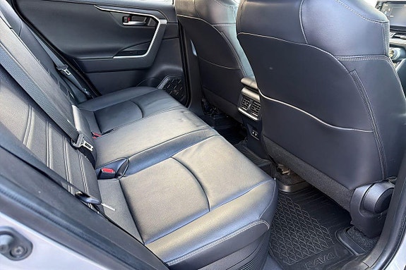 Toyota RAV4 9 of 21