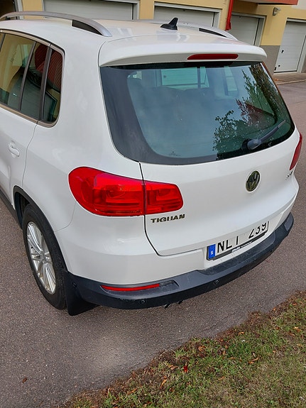 Volkswagen Tiguan 2 of 12
