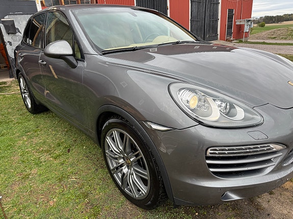 Porsche Cayenne 19 of 19
