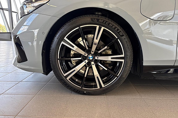 BMW 530e 14 of 18