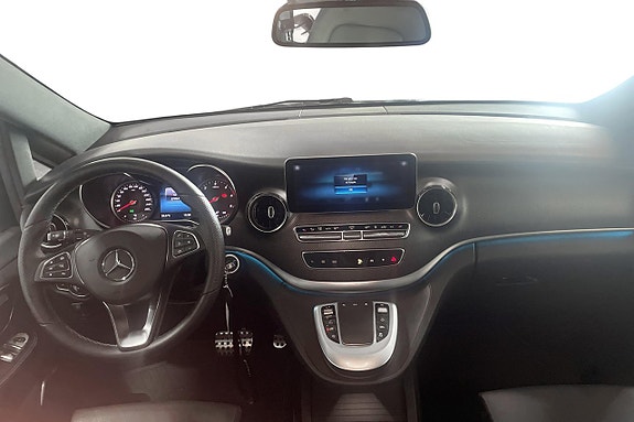 Mercedes-Benz V300 8 of 19